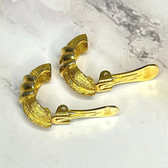 Christian Dior Vintage Gold-Tone Clip-On Earrings – Lion Paw Design - Picture 7 of 7
